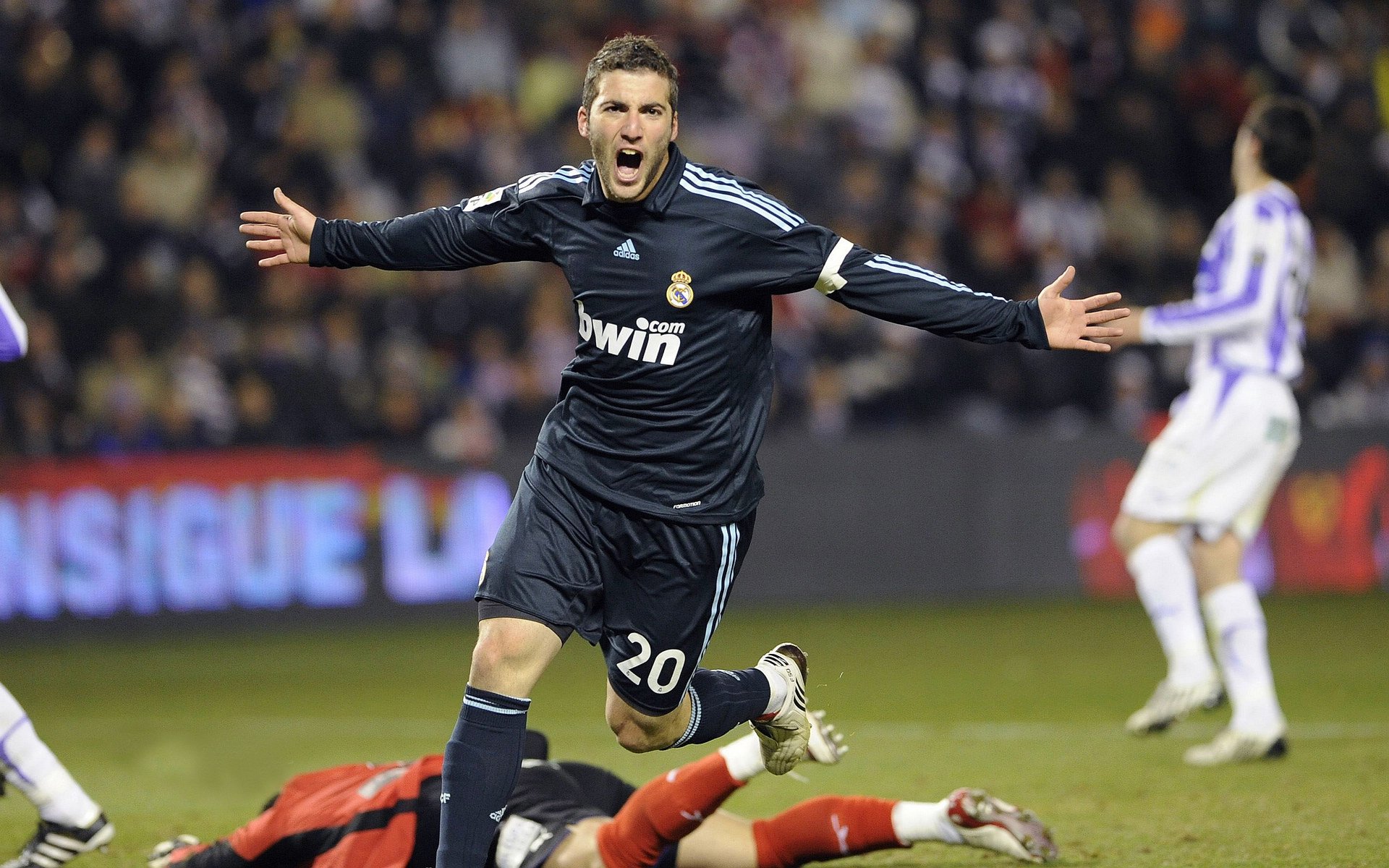 皇家马德里镇守主场，闯关拜仁慕尼黑，马德里皇家足球俱乐部