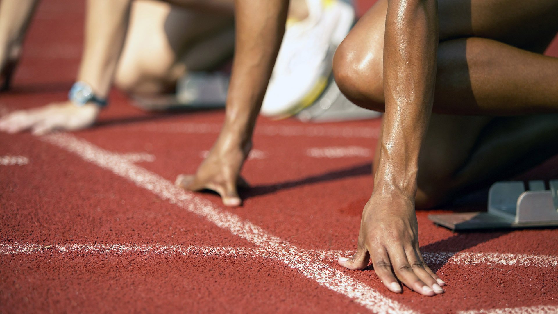 职业教练是否应具备跨文化沟通能力，教练员应该具备怎样的职业素质和技能要求